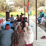 पिलखी गजपति में कांग्रेस की ‘मनरेगा चौपाल’: प्रियंका गांधी का जन्मदिन मनाया और मजदूरों को सिखाए उनके अधिकार