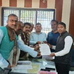 किसान रजिस्ट्री में वंशावली शामिल करने व मुआवजे की मांग को लेकर ताजपुर में किसानों का प्रदर्शन
