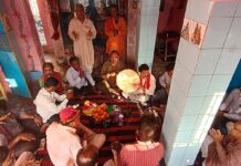 फाग के गीतों से गूंजा माधुरी चौक, रेल विकास मंच ने मनाया पारंपरिक होली मिलन समारोह