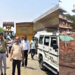 गंगा किनारे ‘अतिक्रमण माफिया’ पर चला प्रशासन का बुलडोजर: डीएम के कड़े तेवर से मची खलबली, अवैध साम्राज्य हुआ नेस्तनाबूद!