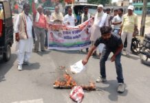 महिला आरक्षण बिल पर कांग्रेस का ‘वार’: मुजफ्फरपुर में मोदी सरकार के खिलाफ हुआ पुतला दहन, नेताओं ने कहा- ‘यह जनता को ठगने की राजनीति’