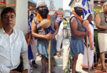 वायरल तस्वीर :डॉक्टर ने गले में हांडी और कमर में झाड़ू बांधकर दुनिया को चौंकाया, “भूल मत जाना वो ज़िल्लत, जो बाबा साहेब ने मिटाई”