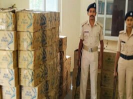 मुजफ्फरपुर में कंटेनर से 5220 लीटर अवैध विदेशी शराब और हजारों कोल्ड ड्रिंक केन बरामद, तस्कर फरार!