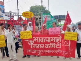 वोट चोरी के खिलाफ सड़कों पर उतरे लोग, चुनाव आयुक्त का पुतला फूंककर बर्खास्तगी की मांग!